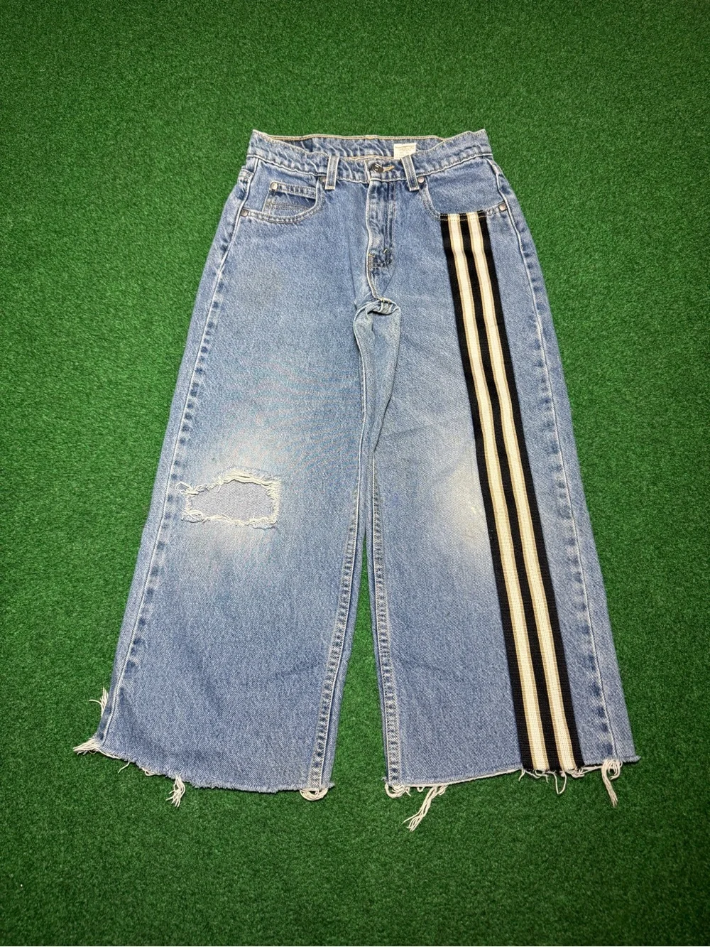 CRAZY Vintage 90s JNCO style Levi’s Jeans, Skater Pants Striped Punk (26x22)